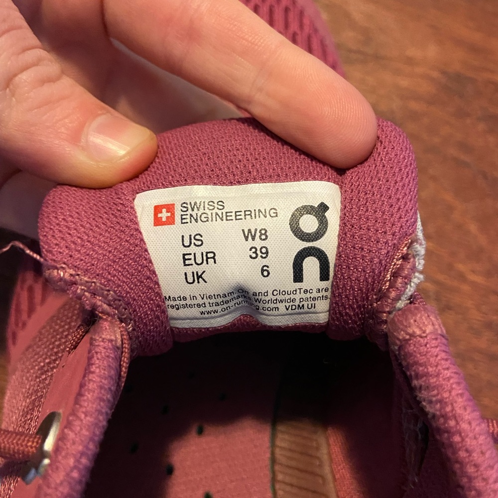 Running shoes - Picture 2 of 5